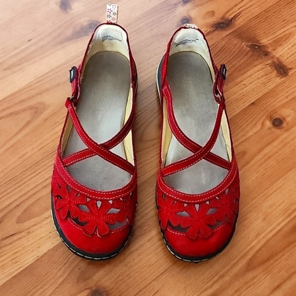 Jambo Blossom Encore Red Flats